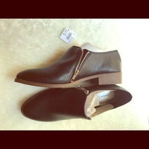 Women’s size 10 Double Zip Ankle Bootie NWT